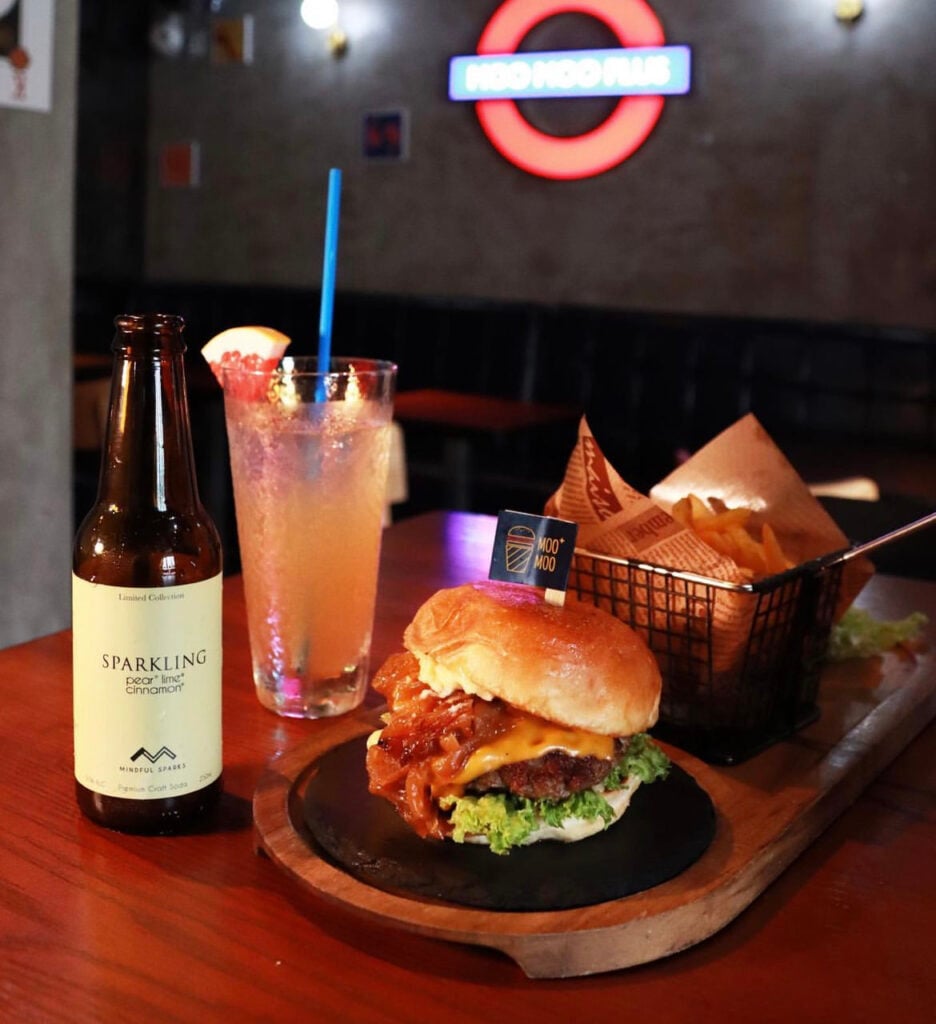 a photo of burger set from the restaurant Moo Moo Burger located in Kwan Tong.