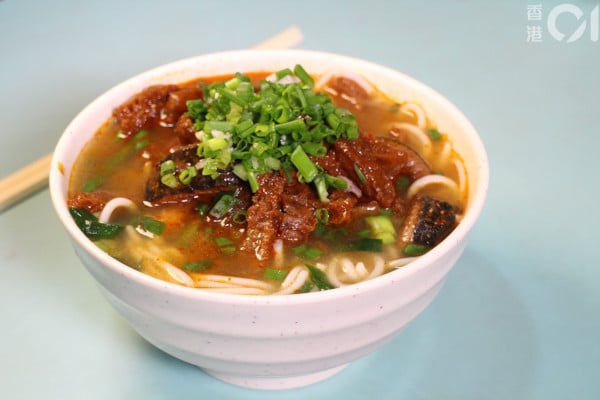 深水埗平民美食小店掃街雲南風味過橋小鍋米綫黃鱔米線