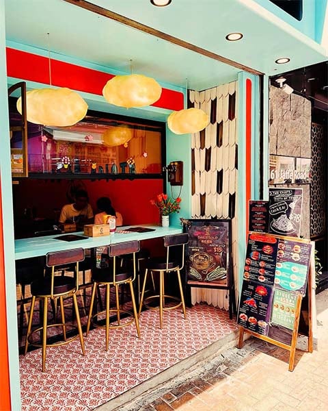 best happy hour bar Two Ediots Hong Kong